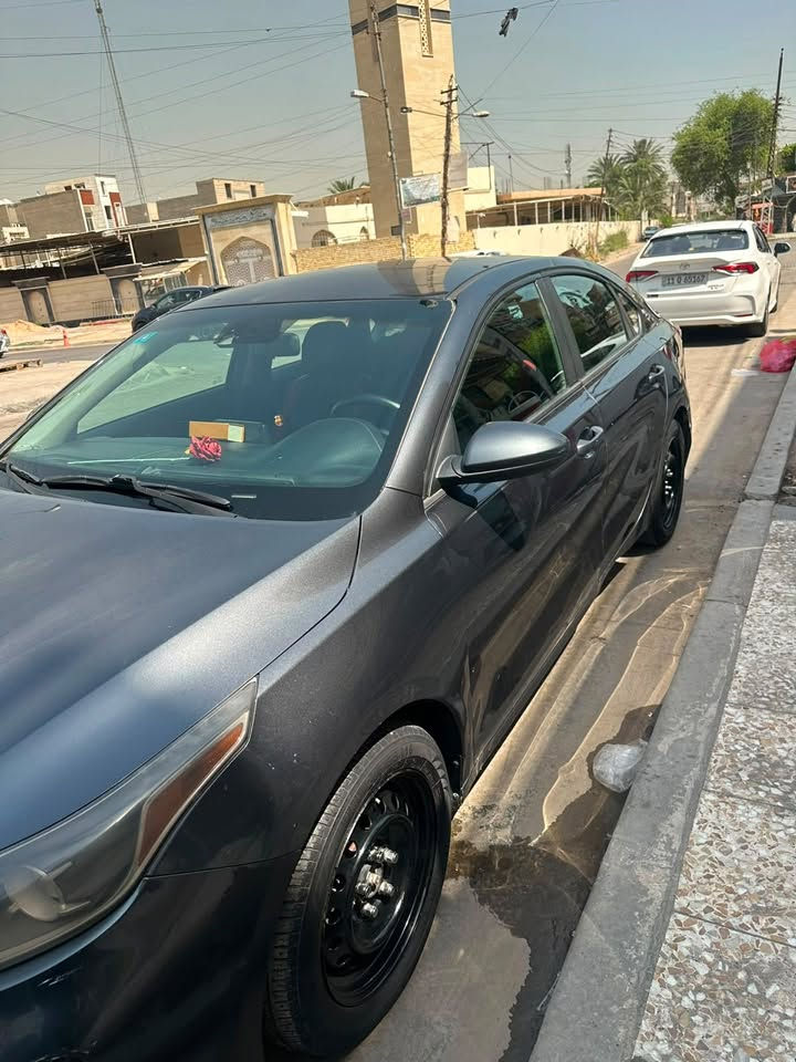 السلام عليكم
للبيع 

 

كيا فورتي 2019 

فئة fE

ماشيه 109 mi

نص فول 

تحكمات ستيرن

مثبت سرعه

حساس امامي

رادار امامي

محرك 2000 دوش 

گير cvt مع (منظومة تبريد للگير)

السياره بيها رصعات خفيفه وبيها طخطخه بالدوسه الي جوه الباب

السياره خير من الله 

رقم الجديد 

سنويه 2030

تحويل ثاني يوم 

حادثها جنطه ومرجع ع البارد 

مكان السياره / بغداد / البنوك

.

.

.

التواصل واتساب فقط او اتصال . 

***********
