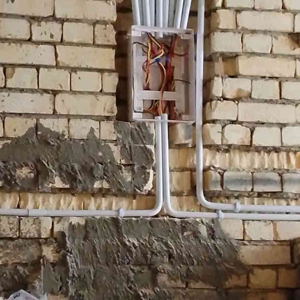 سلام عليكم عامر كهربائي شغل قطعي وبسعر مناسب هذا الشغل في حي دجله *********** واساب
