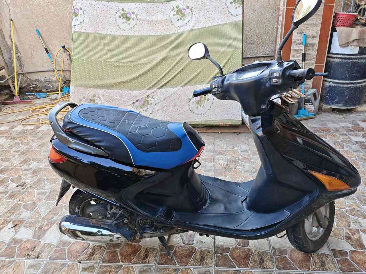 دراجة فراشة للبيع
كهربائيات كلهن شغالة اشاير ايمن وأيسر امامي وخلفي وضوة مازدة وخلفي وضوة دشبول ما عدا طوافة بانزين متشتغل
كفر جديد وكدامك واضح بالصور 
دبل خلفي اصلي ابو الدهن
دبدلات أمامية 
كابريتة بلادية 
صالنصة بلادية هية والسوبر مالتها
ستندة ثنين بيها
تبديلة دهن جديدة متحتاج تبدل
شلعتها فول كدامك على الفحص حتى سرعة 120 توصل
بيها خيط تبخير
السعر 295 ألف وبيها مجال بسيط 
مكاني حلة حي الشهداء قرب قرية مول 
*********** للتواصل واتس او اتصال
