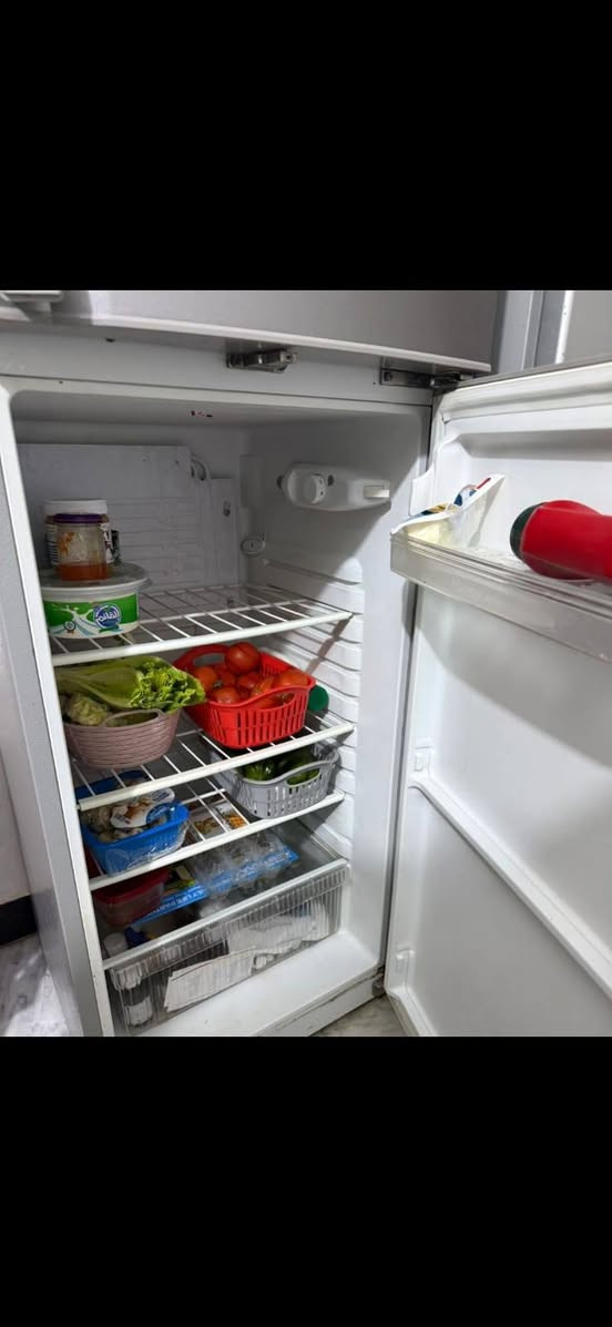 كنتور تركي ٤ بوب السعر ١٥٠ بي مجال 
كنتور صاج ٣ بوب السعر ١٧٥ بي مجال 
تخت عدد ٢ سعر الواحد ٣٥ بيه مجال 
عربانه طفل ماركه السعر ١٠٠
بلازمه حجم ٤٣ نوعيه مكتوبه عليه السعر ١٢٥ بين مجال بدون نت 
ميز مع ٤ كراسي السعر ٤٠
طباخ منضدي بدون فرن السعر ٥٠
دوشك طبي متر ب مترتين السعر ١٥٠ بي مجال 
ميز عدد ٢ بدون كراسي الأحمر والبيجي سعر الواحد ٢٠ 
كراسي بلاستك عدد ٧ سعر الواحد ٥ الف 
فرن السعر ٦٥
ثلاجه ١٤ قدم السعر ١٢٠
مرشحه السعر ٤٠ 
رحلات ٦ قطع سعر الوحده ١٥ الف
جزامه السعر ١٥
جربايه نفر تركي السعر ٧٠ بيه مجال يوجد توصيل 
مكان الغراض بغداد 
للتواصل ***********
