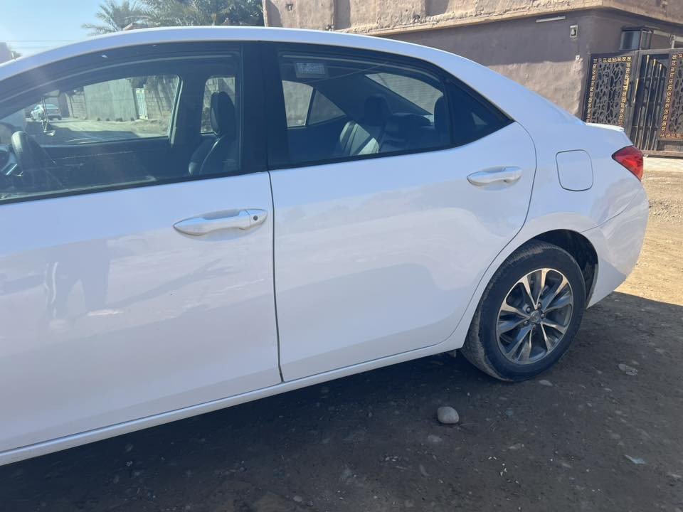 كورلا 17 SE بيها قطعتين بدون ايرباك بدون دواخل و هاي الي ماشره كدامك ع كدهن ماشيه 109 حجر رادار سنويه كله جديد ب 135 و بيها مجال ***********
