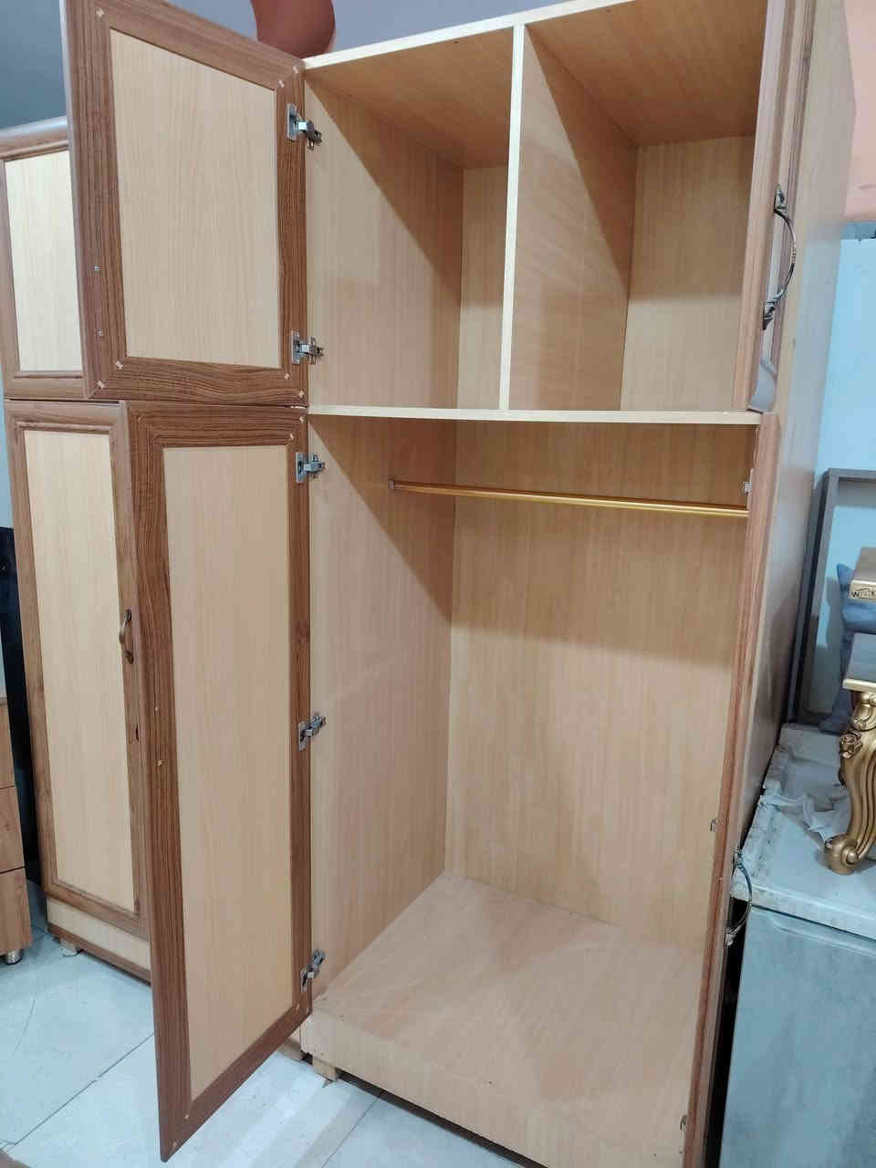 غراض لبيع العنوان سرجنار شارع ابو سناء مجاور فندق برج الحياة رقم موبايل *********** وتساب
