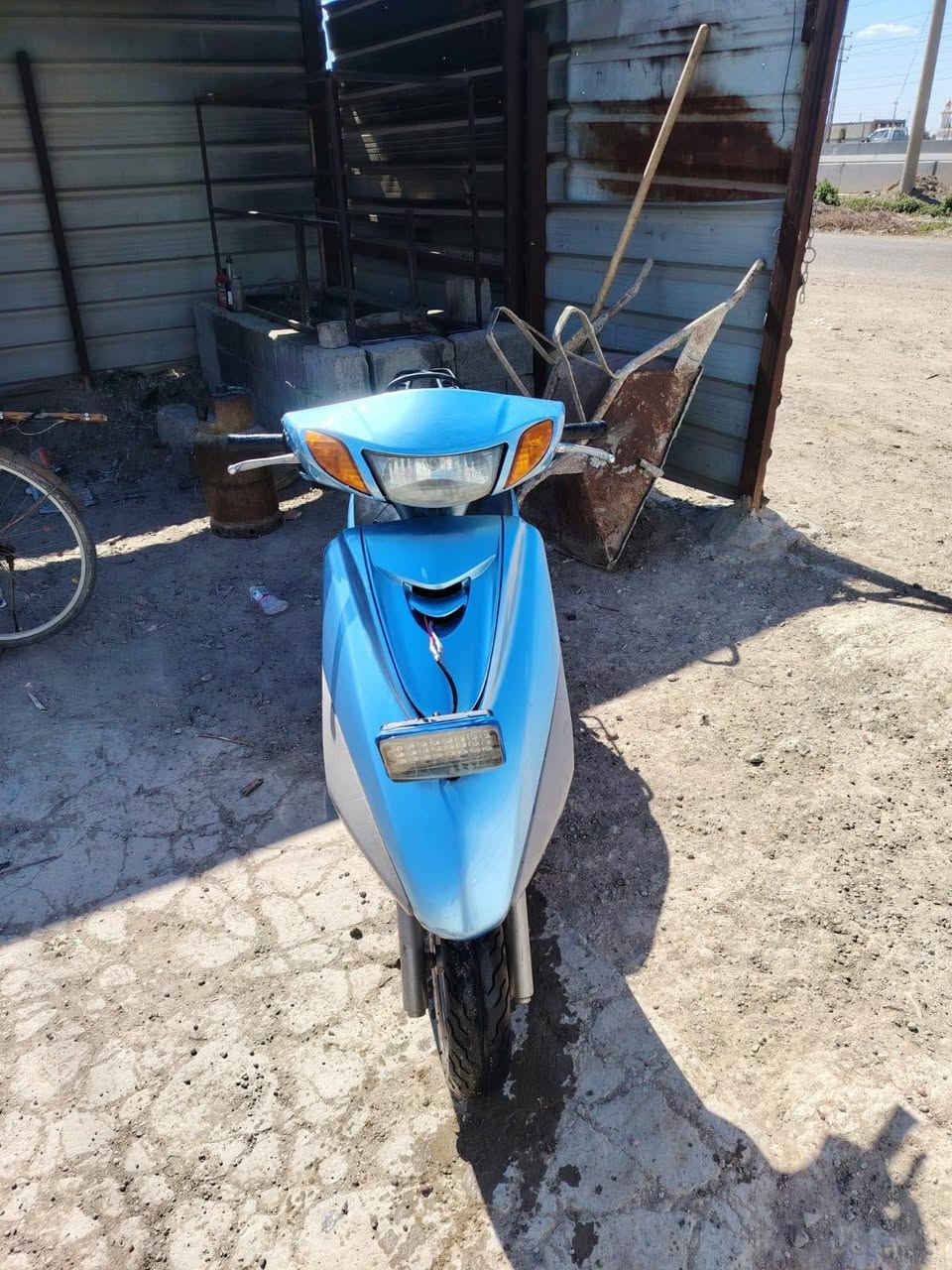 سلام عليكم
عندي دراجه بريز 140 البيع كفرات نضيفه محرك لا تنقيص ولا بخار  فول تاير خلفي جديد تاير امامي مبدل جديد كهربائيات كله شغاله نقص بس باتري سلف هندر كله شغال سعر 500 وبيه مجال *********** اثير ***********
