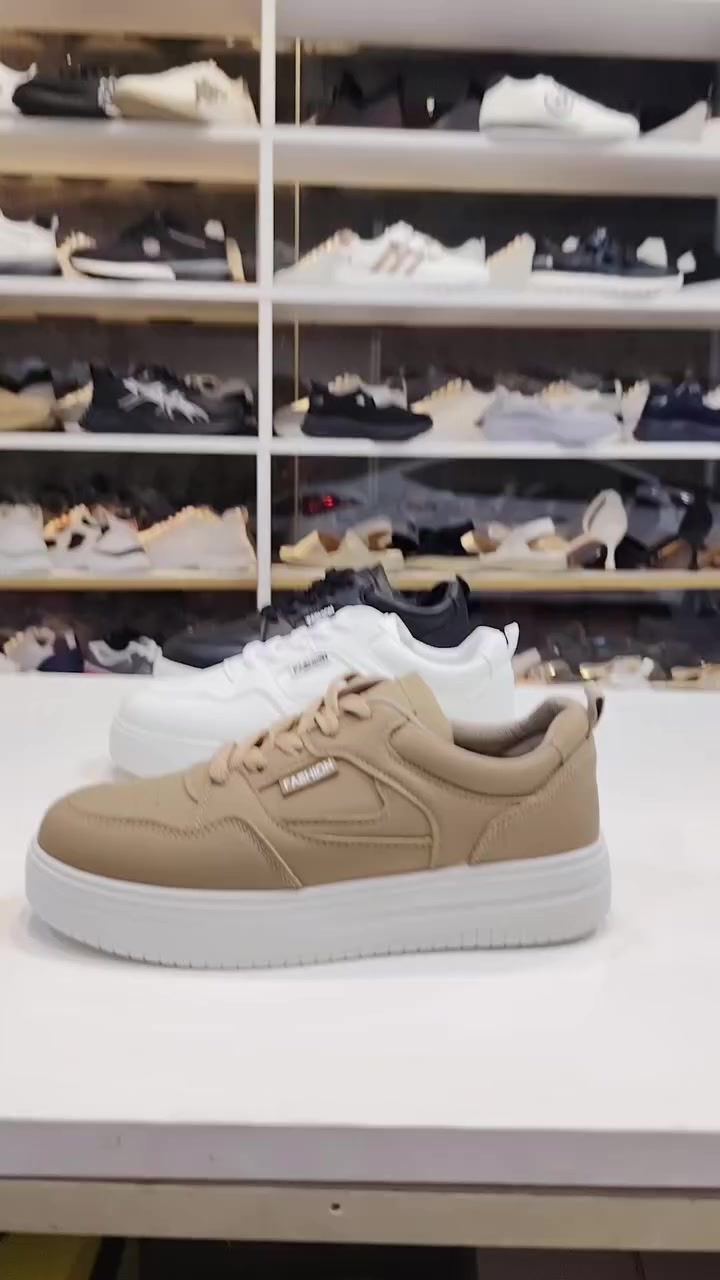 #جديد
#الآنسة
بوتين اسبورت 
قياسات 37_41 
مجمع حجي قاسم خلف حبيب مول
يوجد خدمة توصيل داخل خانقين
واتس ***********
