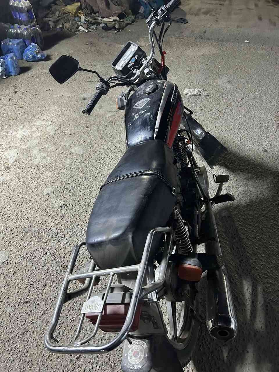 السلام عليكم دراجه وحدها طفت وعفتها شغل تشتغل وترجع تطفه للبيع كوم حديد أبيع طافيه تجي تحمل وتطلع ب250 وبيه مجال حك جيتك موديل 22 دراجه حلوه تخبل مكاني بغداد البياع شرطه رابعه 
***********
