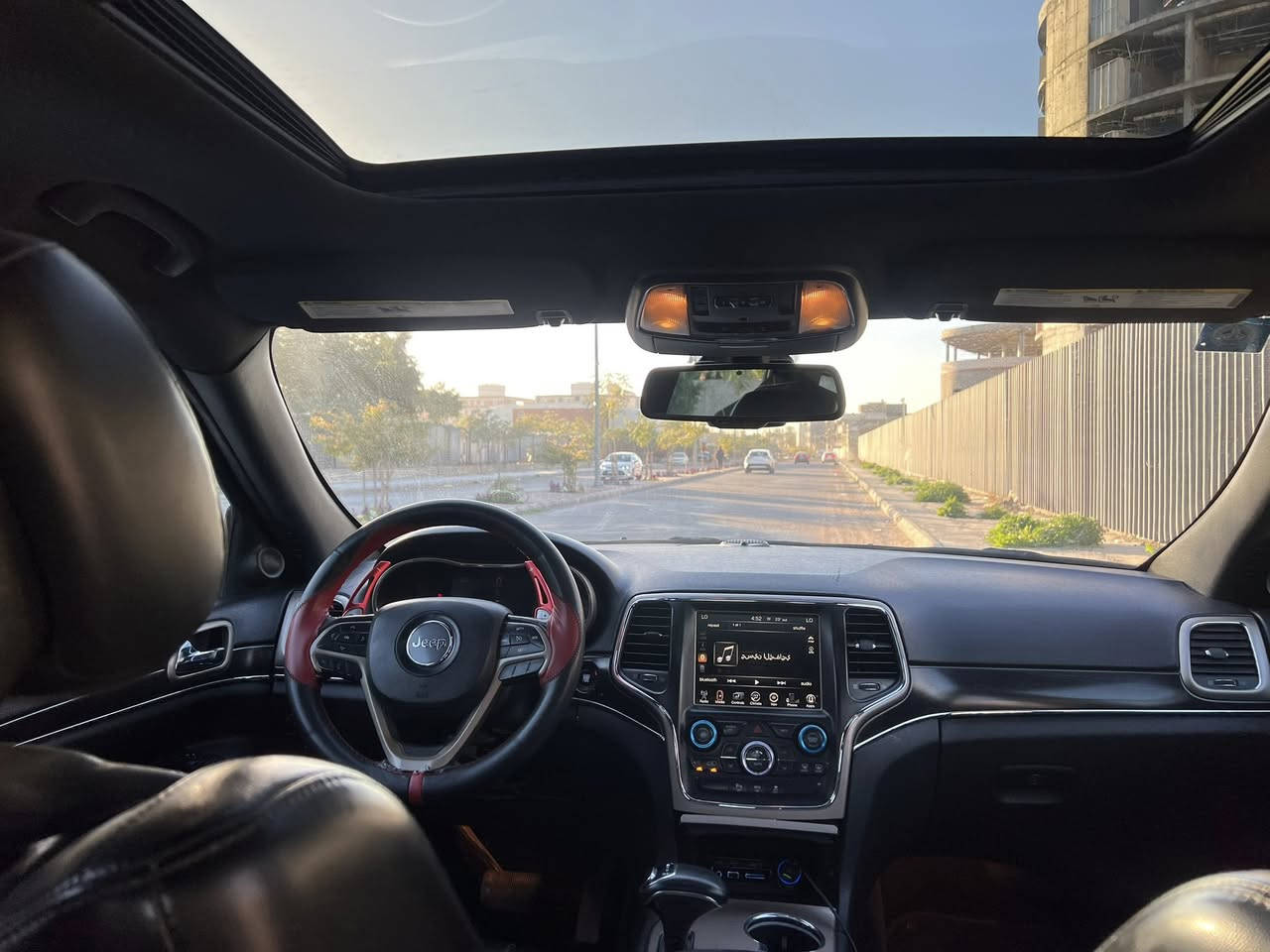 مراوس وية دورنكو من موديل ٢١ وفوك واريدها هيمي وانطي فرق  / جيب شيروكي 2014
اوفر لاند فول مواصفات ماعدا الجكات 
مكينة 5700  هيمي وضايف الها منضومة مال غاز 
التفويلة مالتها  ١٢ الف تمشيك ٣٥٠ كيلو / والسياره بيها مكينة اشك الكاع 
المواصفات
بصمة تشغيل وبيبان وجنطة
فتحة سقف 
ماوس تحكم بوضعيات القيادة
شاشة كبيرة 
كشنات جلد وكهربائية
تدفئة بالكشنات امامي وخلفي 
تدفئة بالستيرن
خزن ميموري بالكشن
تشغيل عن بعد
الجنطة شفط كهربائية
شفتات ستيرن
حساسات خلفية
١٢ سماعة بالسياره
قطتعين تبريد امامي وخلفي
نضام ايكو تقليل الصرف الوقود
لايت زنون اصلي 
السياره استخدام شخص وصارف عليها هواي ومابيها نقص برغي ، صدر امامي خلفي شادة جديد
السياره بيها ٥ قطع صبغ بسبب الجراد واني صابغهن بالفرن والسياره حيل نضيفه 
السعر ١٧٥ 
مكانها بغداد حي الخضراء 
***********
