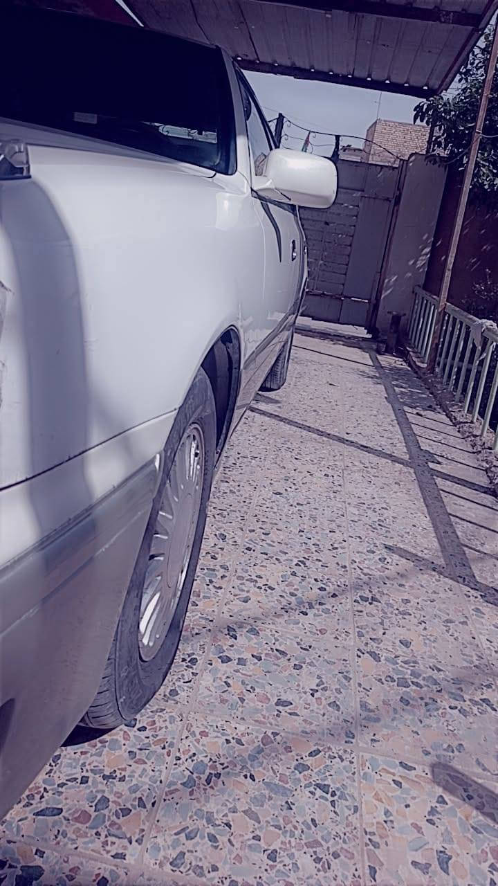 السلام عليكم راس الثوار للبيع سياره مقفوال من ضربه سياره مرتب بيها نكد بصيطه مكينه 3000ففتي تبريدها شغال بس صونده مال كمريسر نزرفت عدي وجايبله وحده بس تشدها تخم تاير صدر حداديه كله جديد  سنويه 27بسمي سياره ريدها 100ورقه وبيها مجال ***********
