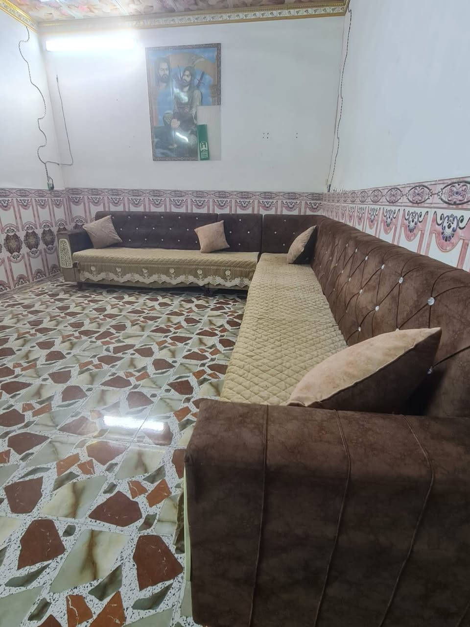 ديوان للبيع 10مقاعد ما بي اي ضرر تسكام سعر 225وابي مجال العنوان نجف البراكيه يوجد توصيل داخل النجف بكروه السفسار ***********
