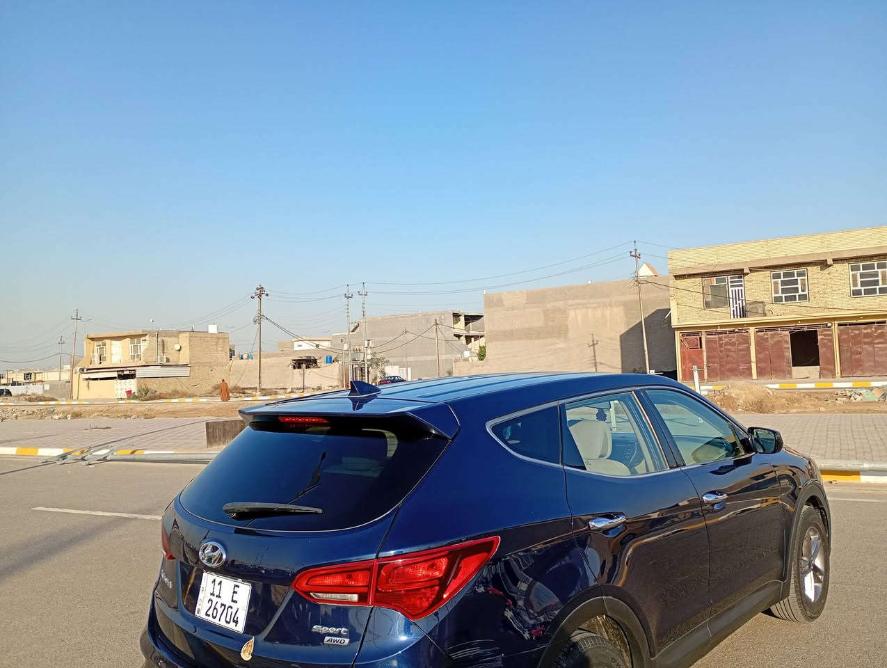 السلام عليكم للبيع سنتافي م2017 وارد امريكي بيها ضرر جاملغ بونيد الباقي كفاله حته من البارد السيارة جديده ماشيه 108 محرك مامفتوح مواصفات نص فول السعر148 عنوان واسط الصويرة فلكه الزعيم ***********
