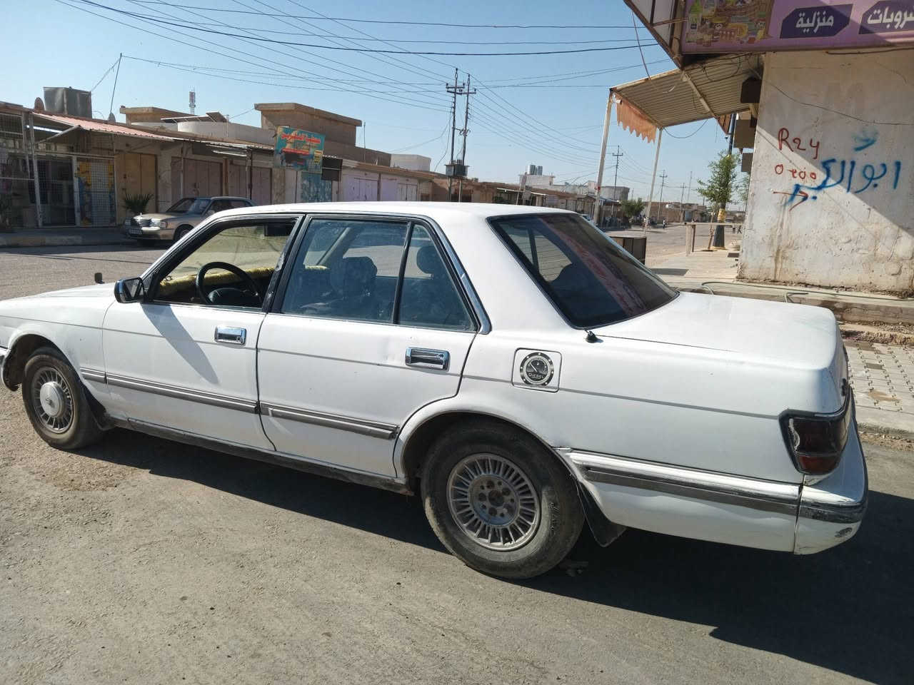 السلام عليكم 
سيدان ١٩٩٠ بلادية ...بإسمي رقم مميز صلاح الدين الماني أ ..  
البارحة بالمعارض،مال تكريت اندفع بيها ٤٠ ورقه نقدا واني أريدها ٤٥ ورقة وبيها مجال للشراي 
خل يتصل ونتفاهم 
***********
