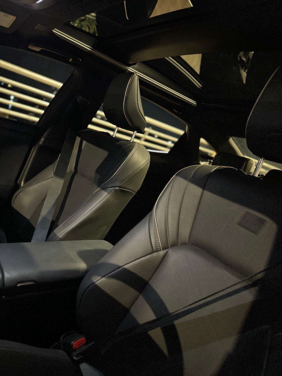 �🔥 للبيع تويوتا كراون 2024 ليمتد – فل كامل – وارد أمريكي – دفع رباعي – مرقم أربيل - لون نفطي 🔥🚗

إذا تريد فخامة + قوة + صرفية بنزين خرافية… هاي السيارة إلك 👌

أعلى فئة ليمتد، مواصفات فول للآخر بدون أي نقص، سيارة مرتبة ونظيفة وتدلل صاحبها.

المواصفات:

 • محرك 2.5 هايبرد اقتصادي جداً
 • دفع رباعي (AWD) ثبات عالي وطريق مضمون
 • شاشة كبيرة 12.3 إنج + عدادات ديجيتال كاملة
 • أبل كاربلاي + أندرويد أوتو
 • فتحة سقف
 • جلد فاخر
 • تبريد وتسخين مقاعد
 • مقاعد كهرباء ويا ميموري
 • تشغيل بصمة + دخول ذكي
 • ريموت تشغيل
 • كاميرات 360 درجة
 • حساسات أمامي وخلفي
 • رادار + مثبت سرعة ذكي
 • نظام المحافظة على المسار
 • نقطة عمياء
 • جنوط 19
 • أنوار LED كاملة
وبعد هواي مواصفات لاتعد ولاتحصى 🔥…

السيارة شكلها هيبة وطريقها ناعم جداً، صرفيتها قليلة وتناسب الاستخدام اليومي والسفر 👌

📍 مرقم أربيل وجاهزة للنقل فوراً
الممشى 🚘: 44 الف كيلو 
📞 للتواصل الجدي: ***********

الي يريد سيارة فخمة ومميزة وما يحب النقص… هاي فرصته 
.
.
صورة الحادث موجود الي يريد تفاصيل اكثر خاص او الاتصال 
السعر : 278$ 🔒
