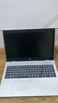 عندي لابتوب hp core i7 جيل ثامن رام 16 وهارد256 ssd  حجم 15 وكارت شاشة...
