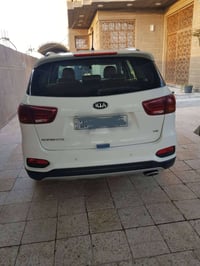 سورنتو موديل 18 خليجي محرك 6اسلندر كير 8 نمر لايت زنون ثلاث عدسات  صند...