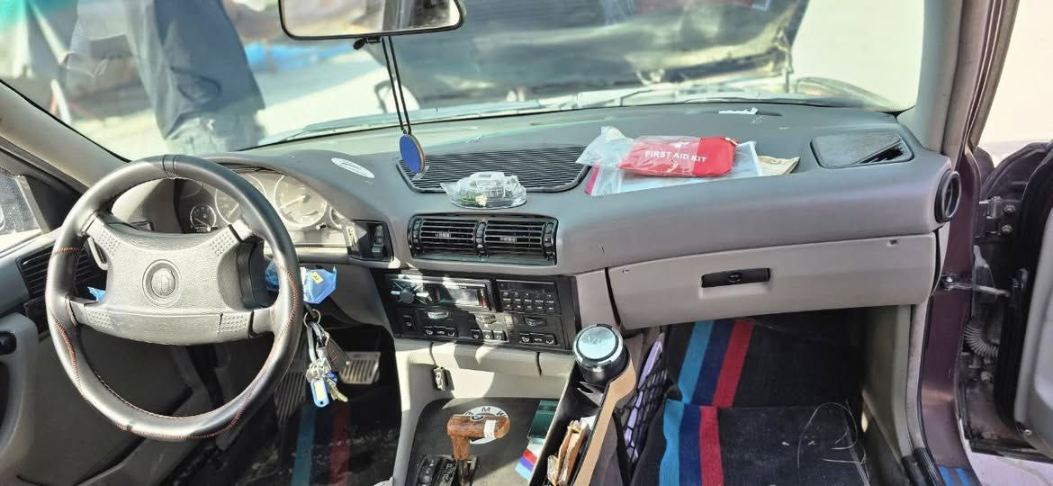 للبيع BMW e34  525 اصل وبليته موديل 91 سنوية ل2030 سيارة جاهزة ومصروف عليها  عليها ادامه كامله وتخم تاير جديد منظومه تبريد جديدة تبريدها ثلج السيارة مصبوغه عام جمالية
السعر 78 وبيها مجال للشراي
للتواصل ***********
مكان السيارة السماوه
