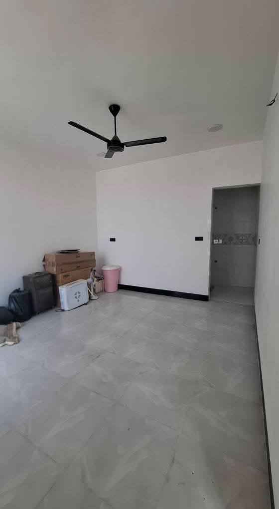 مشتملات عدد ثنين نفس الشكل لكن مو لصق بيناتهن مشتملات ثنين قاط ونص قاط الاول كاشي ثاني بورسلين طابو زراعي قرار٢٥ السعر 55 خلف مجمع الرحاب للأتصال ***********/***********
