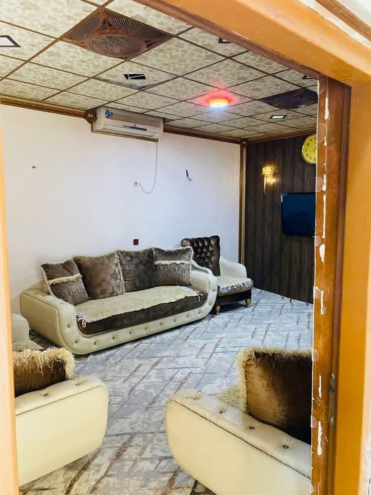 🔥عرض نار – فرصة ما تتعوّض 🔥

🏠 بيت للبيع – موقع مميز {تبليط + سوبر ماركت كبير و محلات قريبه عل بيت}
📍 العنوان: بختياري الأولى مقابل متوسطة روشنبير

📐 المساحة: 200 متر
🏡 الطابق: طابق ونص

🧱 تفاصيل البيت:
• غرفتين نوم
• استقبال كبير
• صالة واسعة
• مطبخ (حار + بارد)
• صحيات عدد 2
• غرفة إضافية فوق السطح (8×5 متر)
• كراج سيارة (الفرع مبلط)

✨ مميزات إضافية:
• فول سيراميك
• فول مواصفات
• 4 سبالت

⸻

🎁 الملحقات (كلها داخلة بالسعر):
1️⃣ مولدة 30 أمبير
2️⃣ 4 سبالت
3️⃣ كاونتر (قيمته 4 ملايين)
4️⃣ فولتاج عدد 2
5️⃣ بردات (قيمتها 300$)
6️⃣ مغسلة مرمر (600 ألف)
7️⃣ طباخ عدد 2
8️⃣ تانكيات ماي عدد 3
9️⃣ مبردات عدد 2

⸻

💸 السعر: 46 مليون (قابل للتفاوض)

📞 للتواصل: ***********
