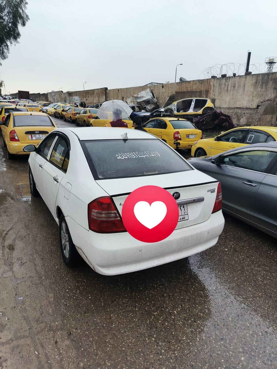 السلام عليكم  ليفان 2013
سنويه /29 
رقم /نينوى 
كربون/بيها 
 بيها  معجون شبر يم قبق البانزين وشبر بل جملغ الكدام ول بودن اشويه
ترهم معرض او بيع  
رقم/*********** بي واتساب
