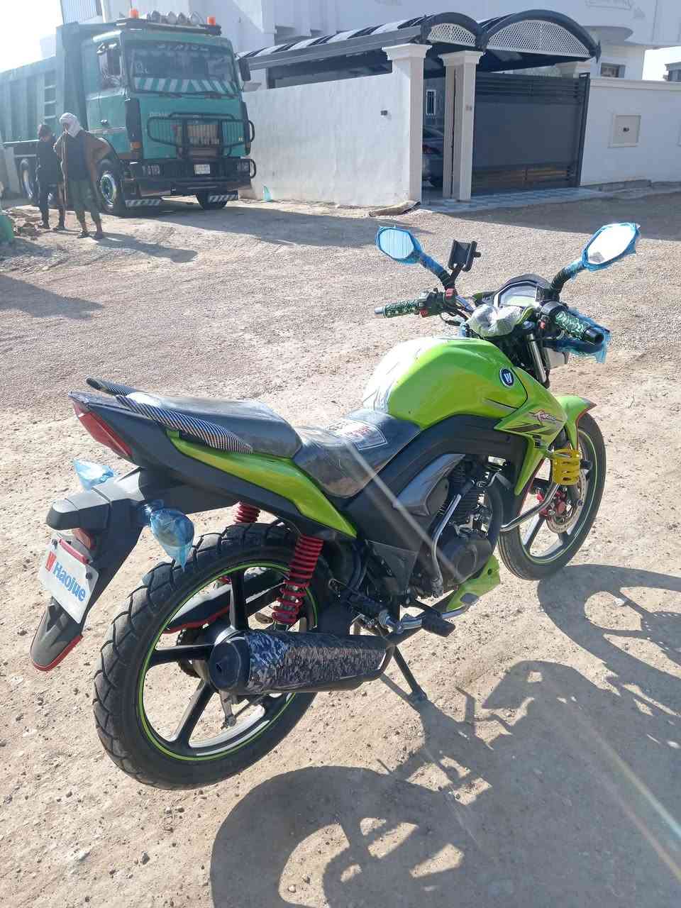 السلام عليكم دراجه هاوجي KAللبيع موديل 2021مسجله بيه سنويه  شرط تحويل ثاني يوم  لون اخضر مميز الدراجه مكفوله المحرك صبانه ماا ممدود علي السعر 16ونص وبيه مجال المكان الرمادي السجاريه 
رقم الهاتف: ***********غير متواجد عل خاص

