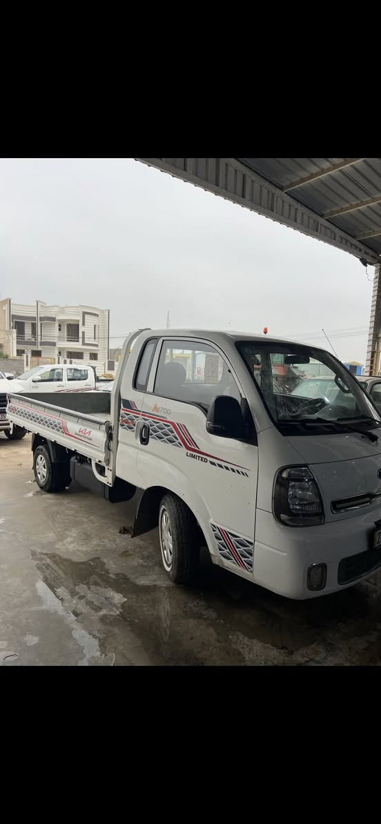 للبيع كيا
2022سياره كفاله عامه جديده بمعنه الكلمه
بيه رصعه بل بنيد كد اربع اصابع 
رقم واسط تحويل ثاني يوم ماشيه 130
 لاتصال ***********
السعر 145 وبيه مجال
مكان كوت دجيلي
