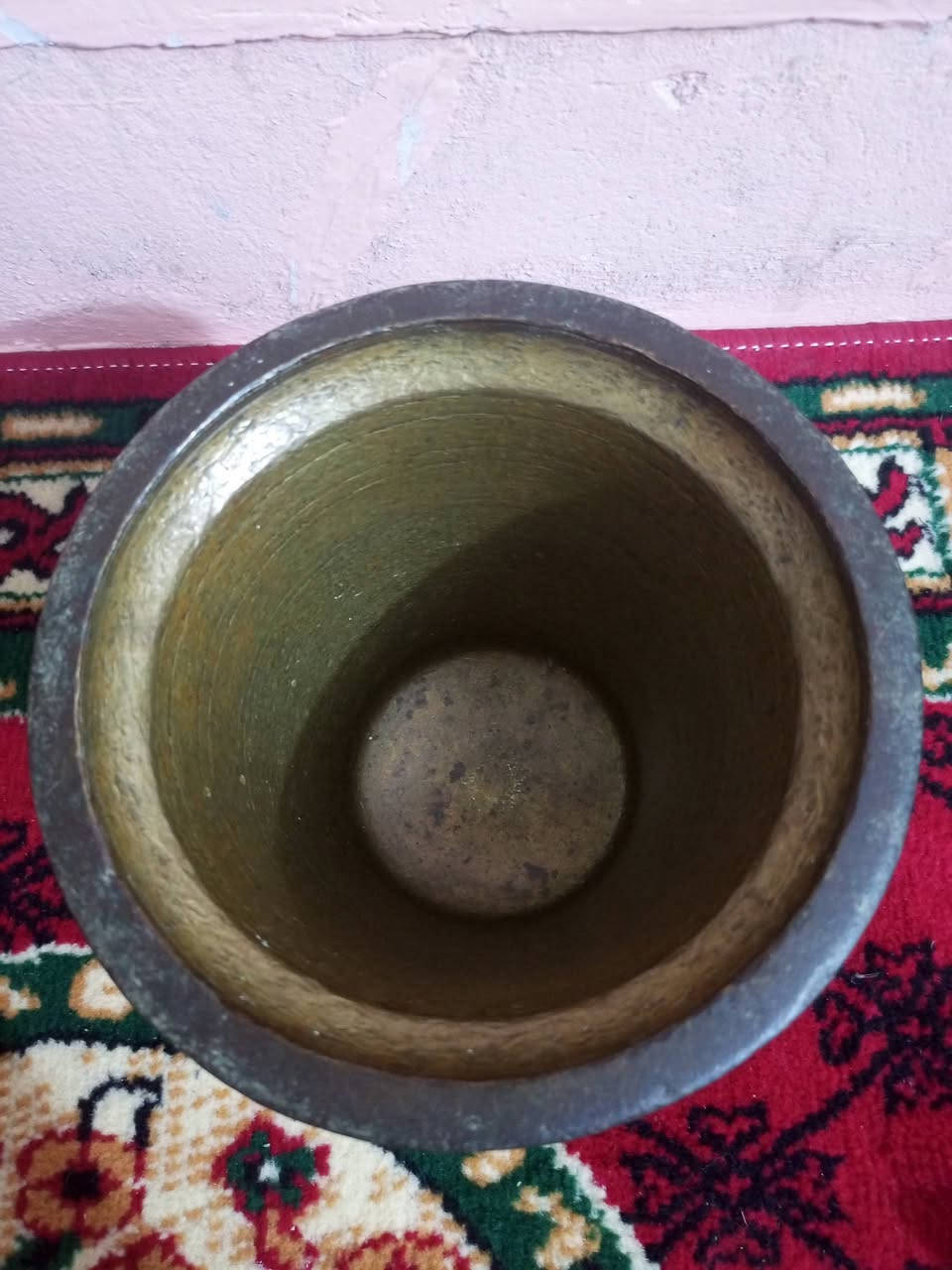 هاون بغدادي ابو التراجي قديم جداً جداً ارتفاع 20سم واليده 31سم
للبيع ‏‪***********‬‏ يوجد توصيل كافة المحافظات
