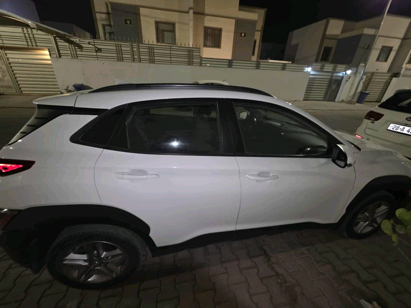 هونداي كونا موديل ٢٠٢٣
مكينة 2000 دوش
ماشية 50 الف كيلو قابل للزيادة
رقم نجف الانكليزي الجديد
سنوية ما ساقطة للـ 2030 
 السيارة بأسمي والتحويل ثاني يوم 
ثلاث انظمة قيادة ECO و sport و normal 
حساس مانع اصطدم
مثبت سرعة
نظام تحديد مسار
نظام تنبيه الاصطدام الخلفي
تدفئة كشنات 
نظام التوقف والتشغيل التلقائي

● حادثها بامريكا جنطة ومبدلة + هنا بالعراق
ضربة خفيفة بالباب الي بظهر السايق .

مكان السيارة نجف