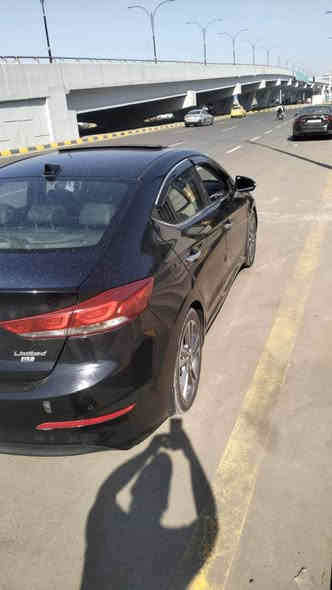 السلام عليكم 
النترا 2017
لمتد فول مواصفات 
بصمة 
سلايد 
شاشة 
فول تحكم
 رقم اربيل بسمي 
حساسات 
مكينة ٢٠٠٠ دوش 
داخل جلد تدفى تبريد 
حادثهاا باب العكس السايق 
صور الحادث موجودة 
الباقي السيارة مكفولة
بدون ايرباك بدون كلشي السيارة  
مكينة كير حدادية 
كلة جديد تبريد تدفئة
شغل وكبل للشارع 
مكاني ببغداد حي الجامعة 
السعر ١٣٠ وبيهاا مجال بسيط
*********** مركز بلبيس
