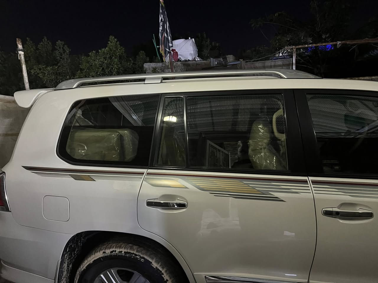 السلام عليكم ورحمة الله وبركاته
لاندكروزر بيع مستعجل 
2014
برميه السعر 330
والله متوازي 
العنوان نجف رقم 
مبيل ***********
