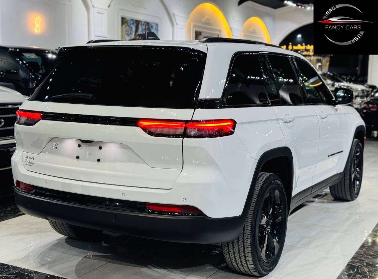 JEEP GRAND CHEROKEE BLACK TOP -2024 ✅  نزل سعر 🔥

عربى/کوردی
جيب
جراند شيروكي, High Altitude, 2024
عدد الأميال : 11,000 ميل
ضرر: بدون صبغ -٣ قطعة بدل بيلادي
سلندر: 6 سلندر
محرک: 3.6
السعر / 30,500$🔥 
الكاميرا الخلفية - صندوق كهربائي  - تدفئة المقاعد - فتحة السقف - بصمة - شاشة - مراقبة النقطة العمياء - 8 وسادة هوائية - مصابيح زينون الأمامية - المصابيح الأمامية ليد - تدفئة مقود القيادة - أبل كاربلاي - 4x4 - رادار - تحذير من الاصطدام الأمامي - الضوء العالي التلقائي

📍العنوان: اربيل  -  شركة فانسي كارس
   شارع  ١٠٠م مقابل كورد نفت

☎️-0750-511-05-05
☎️-0776-511-05-05

******
جیپ
گراند شیرۆکی, High Altitude, 2024
ماوەی ڕۆیشتن : 11,000 ميل
بۆیاغ: بێ بۆیاغ-٣ پارچةي گوراو بة بيلاد
پستۆن: 6 پستۆن
بزوێنەر: 3.6
 نرخ / 30,500$🔥 
کامێرای دواوە - سندوقی کارەبایی - گەرمکەرەوەی کوشن - سلاید - بەسمە - شاشە - ئاوێنەی ڕادار - 8 پەرەشووت - لایتی پێشەوەی زینۆن - لایتی پێشەوەی لید - سوکان هیتەر - ئەپڵ کارپلەی - 4x4 - ڕادار - ئاگاداری بەریەککەوتنی پێشەوە - فوول لایتی ئۆتۆماتیک

‏Rear Camera - Electric Tailgate - Seat Heating - Sunroof - Keyless Entry - Screen - Blind Spot Monitor - 8 Airbags - Xenon Headlights - LED Headlights - Heated Steering Wheel - Apple Carplay - 4x4 - Radar - Forward Collision Warning - Auto High Beam

📍  ناونیشان: هەولێر کۆمپانیای فانسی کارس 
        شەقامی ١٠٠م بەرامبەر كورد نفت

☎️-0750-511-05-05
☎️-0776-511-05-05
