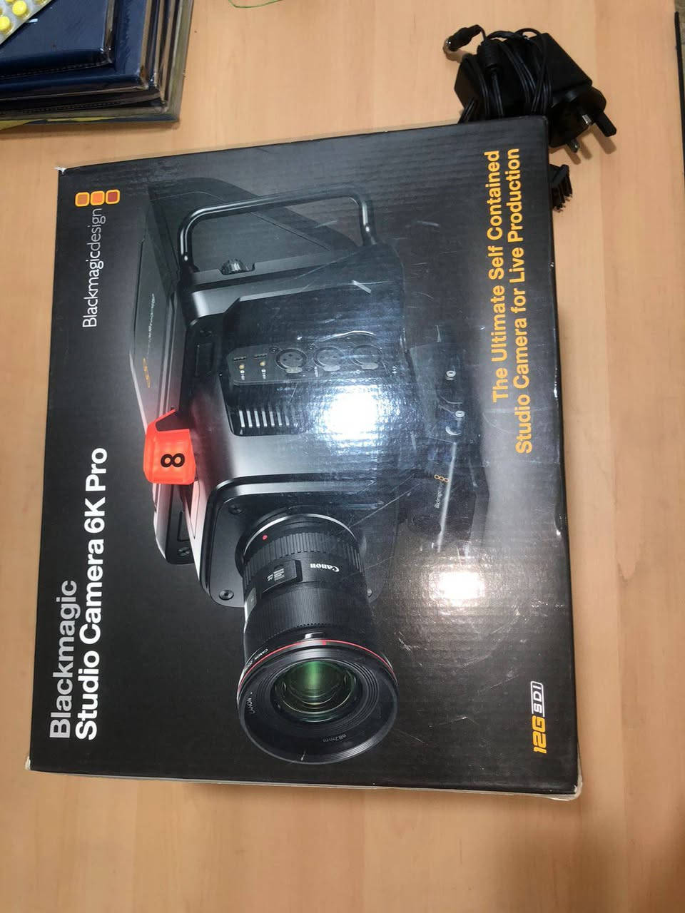 سلام عليكم
 للبيع كاميرا بلاك ماجك ستوديو سينمائية
 Blackmagic Studio Camera 6K Pro –  

الحل الأقوى للإنتاج السينمائي المباشر والمؤتمرات والبرامج. تتميز بمستشعر 6K سينمائي وفلاتر ND مدمجة، مع شاشة HDR فائقة السطوع. الكاميرا تدعم عدسات EF وتوفر جودة صورة لا تضاهى في ظروف الإضاءة المختلفة.

​إليك أبرز مواصفاتها التقنية:
​1. المستشعر والجودة (Sensor & Resolution)
• ​المستشعر: مستشعر بدقة 6K من نوع Super 35.
• ​الدقة القصوى: 6144 × 3456 بكسل.
• ​الألوان: تدعم تقنية الألوان من الجيل الخامس (Generation 5 Color Science) من Blackmagic، مما يعطي ألوان بشرة طبيعية وشكلاً سينمائياً.

• ​ISO المزدوج: تمتلك ISO أصلي مزدوج (Dual Native 
ISO) يصل إلى 25,600 لأداء ممتاز في الإضاءة المنخفضة.

​2. العدسات والفلاتر (Lens & Filters)
• ​حامل العدسة (Lens Mount): تأتي بفتحة EF Mount، مما يسمح لك باستخدام تشكيلة واسعة من عدسات Canon وبقية الشركات.

• ​فلاتر ND مدمجة: تتميز نسخة "Pro" بوجود فلاتر ND مدمجة (2 و 4 و 6 وقفات) قابلة للتحكم بها إلكترونياً، وهي ميزة أساسية للتعامل مع الإضاءة المتغيرة بسرعة.
​3. الشاشة والتصميم

• ​الشاشة: شاشة ضخمة مقاس 7 بوصة عالية السطوع (HDR) تعمل باللمس، مصممة خصيصاً لتسهيل التأطير والتركيز (Focus) أثناء البث.
• ​الهيكل: مصنوع من البولي كربونات المقوى بألياف الكربون، مما يجعلها خفيفة الوزن ومتينة جداً.

​4. المداخل والمخارج (Connectivity)
• ​12G-SDI: لنقل الفيديو بدقة عالية جداً وبدون تأخير.
• ​HDMI: مخرج متوافق مع معظم المحولات وأجهزة العرض.
• ​الصوت: مدخلات XLR احترافية تدعم الفانتوم باور (Phantom Power) للميكروفونات الخارجية.
• ​Ethernet 10G: يتيح لك التحكم بالكاميرا، نقل الطاقة (PoE)، ونقل الفيديو عبر كابل شبكة واحد فقط.


**إذا كنت صاحب هذا الإعلان وتريد حذفه لأي سبب، رجاءا أرسل رسالة إلى الدعم الفني**