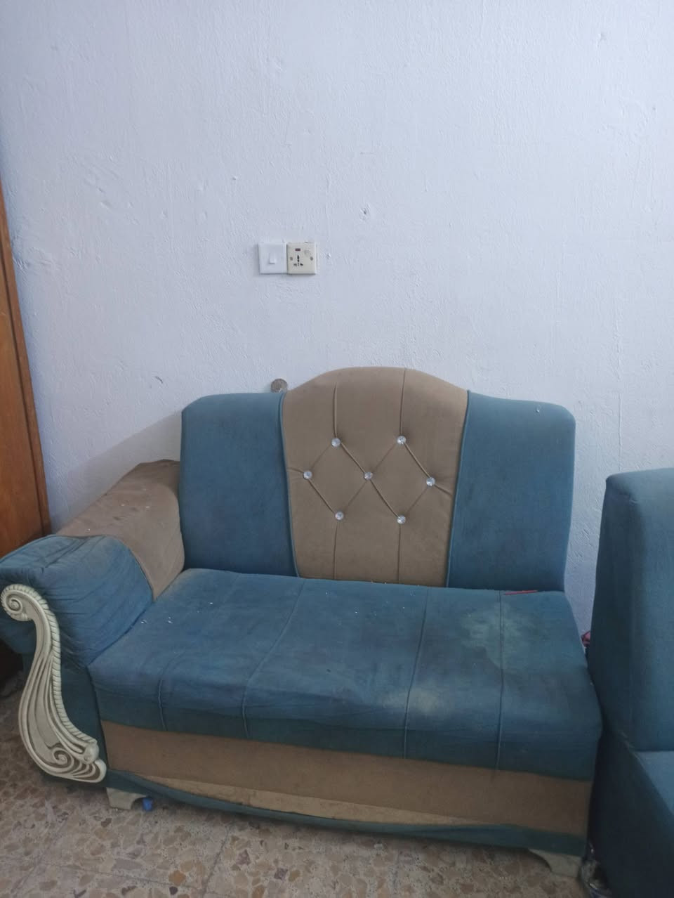 اغراض مستخدمه للبيع واسعار مناسبه مابيهم شي فقط متروكات وشرط ع فحص تخم 5قطع كنتور ابو بابين عدد 2 مكيف شغال تاخذه ع فحص فقط محتاج غاز جربايه ام نفر المو شراي لاتتصل ***********
