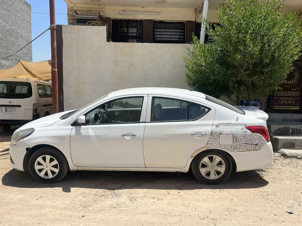السلام عليكم 
نيسان سني هندي 2019
بيها جاملغ امامي مال السايق مبدل بوب ثنين مبدله جهت السايق وجاملغ خلفي 
مكينة كير تبريد كفالة 
رقم سليمانيه انكليزي الجديد  
السيارة باسمي 
السعر ‼️82‼️
مكاني بغداد حي الجزيره مقابيل بوابة جزيرة بغداد 
رقم ***********
ممتواجد ع فيس
