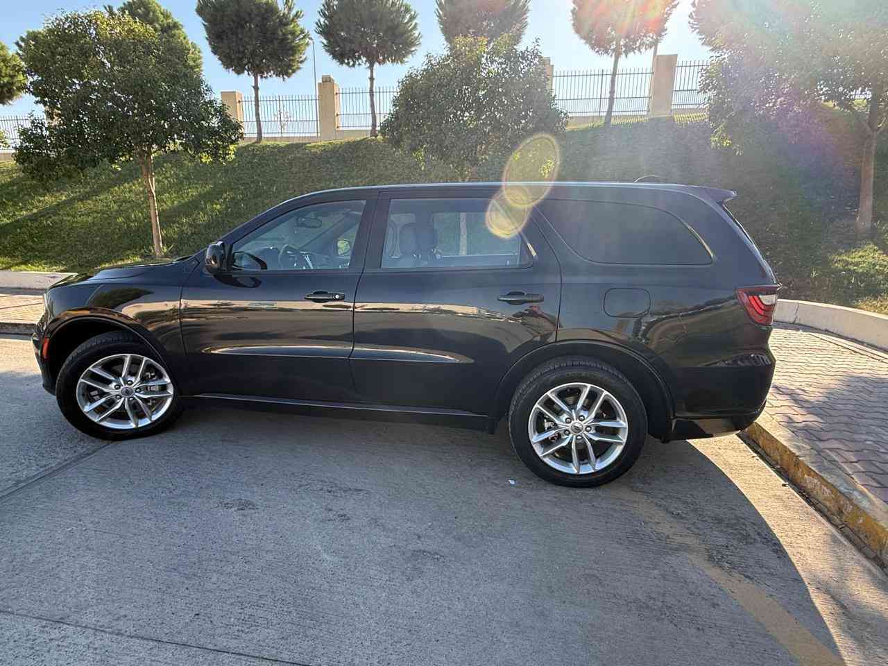 دوج دورنكو 2021
مواصفات Gt
فول مواصفات عدا البانوراما
سياره جديده 
تخم تاير جديد
صبغ فقط جاملغ السائق
كل صورها واضحه
وبيها سونار
ايرباك سستم
السعر مناسب حيل 260$ ومجال
((رحم الله رجلا سمحا اذا باع واشترى))￼
صلوا على رسول الله واله وصحبه وسلم
مكان السياره سليمانيه
￼***********
اخوان اني مكلف بالنشر للاستفسار تواصل مع صاحب السياره
