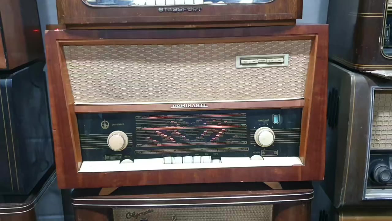 الرادیوو لمبات المانیە حجم کبیر
ارتفاع 39سم 
العرض 68 سم 
مارکة DOMINANTE
السعر 250 الف


**إذا كنت صاحب هذا الإعلان وتريد حذفه لأي سبب، رجاءا أرسل رسالة إلى الدعم الفني**