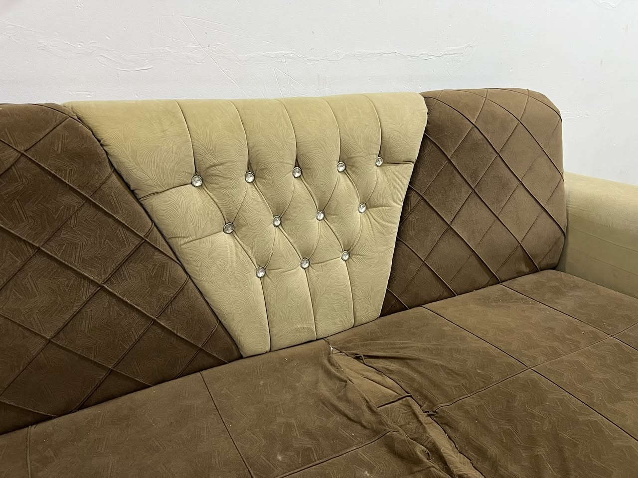 بيع مستعجل تخم قنفات 5 قطع كلش قوي ومرتب ،فقط قطعه وحده بيها شگ بسيط جدا ومخيطه والتخم بي تلبيسه كامله خاصه بي  وكلشي موضح كدامكم,, يعني تاخذ تخم مرتب وقوي هوه والتلبيسة وسعره 250 وبي مجال
العنوان البصره البهادريه
@إشارة


**إذا كنت صاحب هذا الإعلان وتريد حذفه لأي سبب، رجاءا أرسل رسالة إلى الدعم الفني**