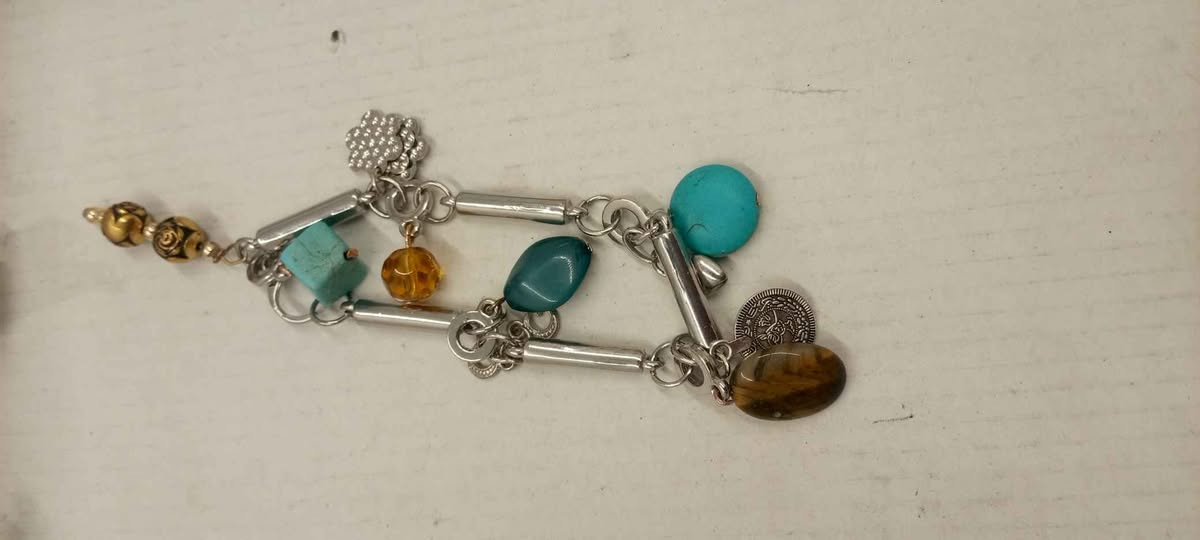 عمل يدوي وقطعة وحيدة تحتوي على احجار كريمة (عين النمر .فيروز.كهرب مضفوط..سندلوس) بغداد, العراق


**إذا كنت صاحب هذا الإعلان وتريد حذفه لأي سبب، رجاءا أرسل رسالة إلى الدعم الفني**