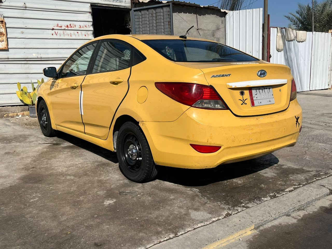 سلام عليكم اكسنت موديل 2014 وارد امريكا حادثه باب عكس سائق المكان بغداد الشعلة سعره 75 وبيه مجال حك الجيه ***********
