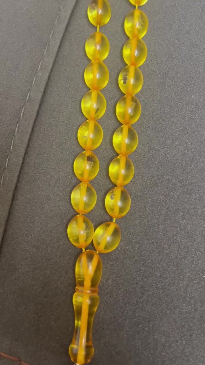 متاح سبحتين للبيع كلمن وسعره وحده بيهه حشرات *********** واتساب
