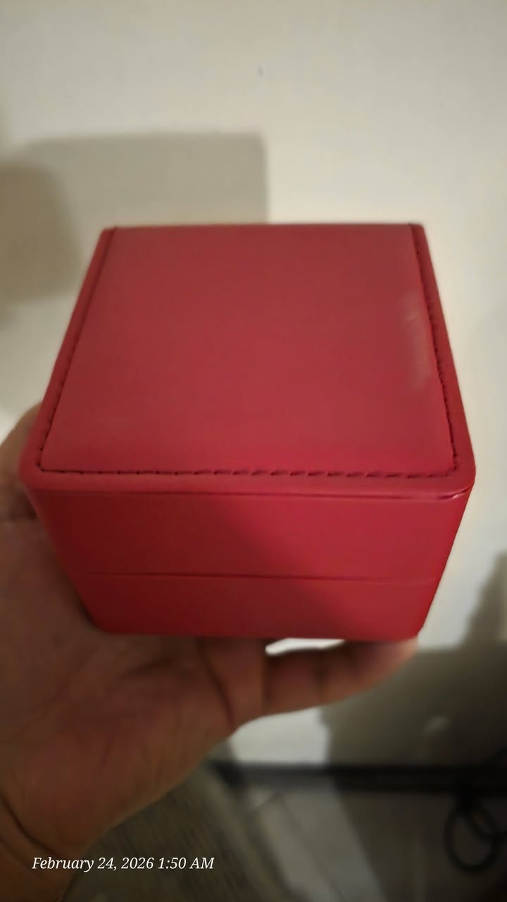 ليوبارد اصلي / جديد 

زجاج زفير ٫ مقاوم للماء ٫ قفل فراشة دبل ٫ اضاءة ليلية

مع كامل المرفقات وكارت الضمان 

مكينة ياباني 

موصل الايسر حي البريد 

***********
***********
