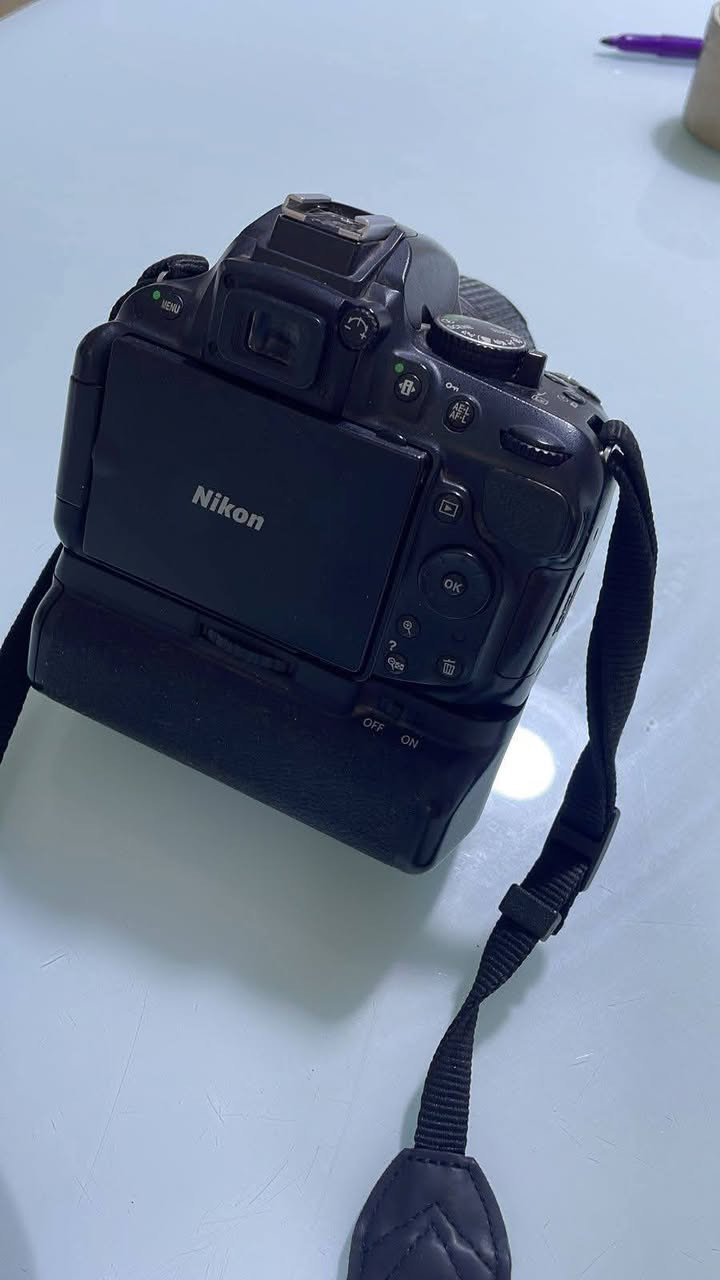 السلام عليكم
 للبيع مستعمل قليل مكان بغداد
عارضة 380 وبيه مجال 
***********
