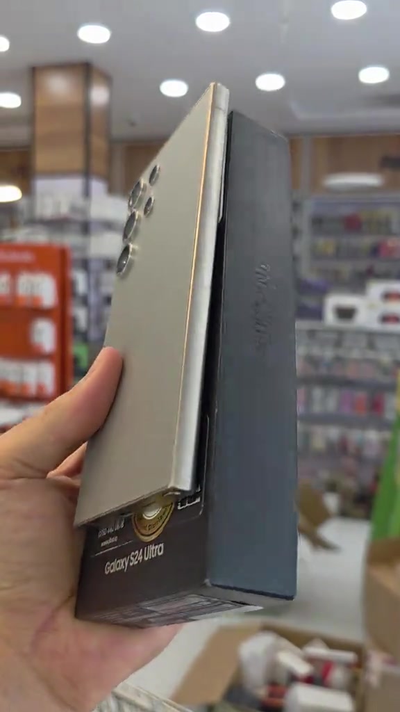 مستخدم نظافة حلوة s24 ultra 256 السعر 790.000 ✅️  متوفر توصيل لكل المحافظات ✈️ النسق للاتصالات تكريت شارع الزهور  ***********
