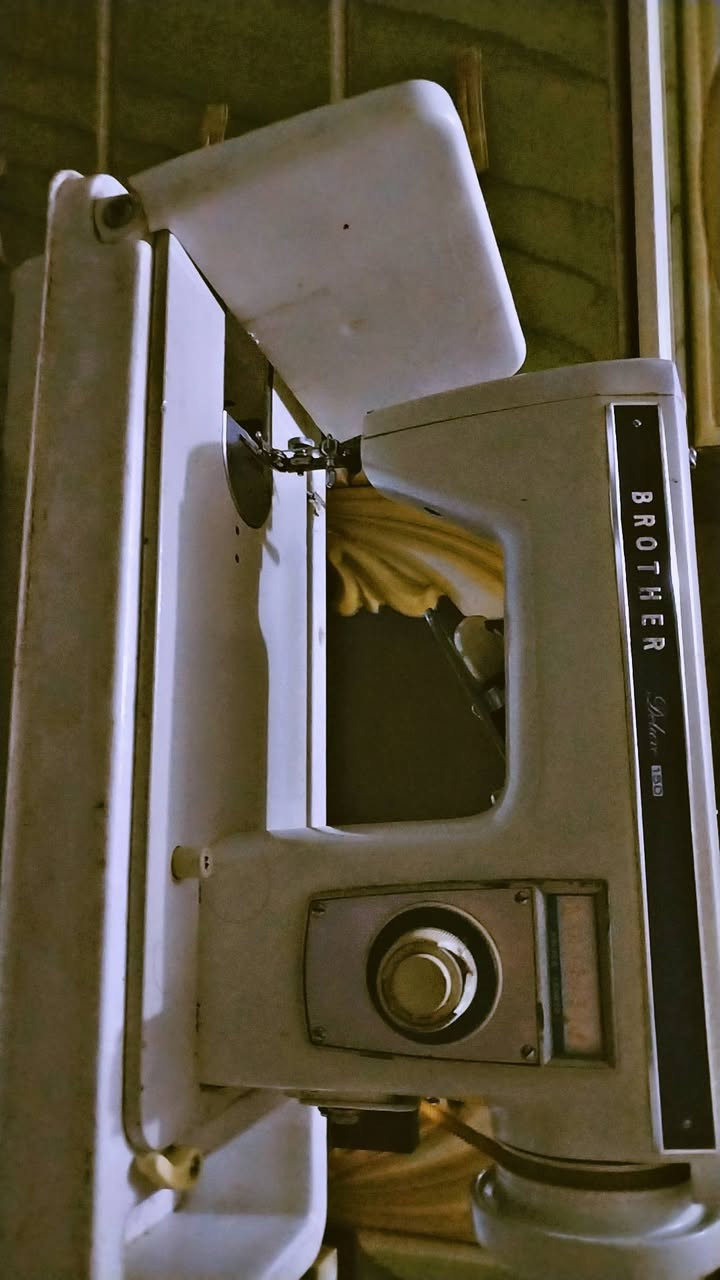 مكينه خياطه للبيع ياباني سعره مناسب ١٧٥ وبيه مجال للاتصال على الرقم *********** عنواني حي العسكري الفنانين
