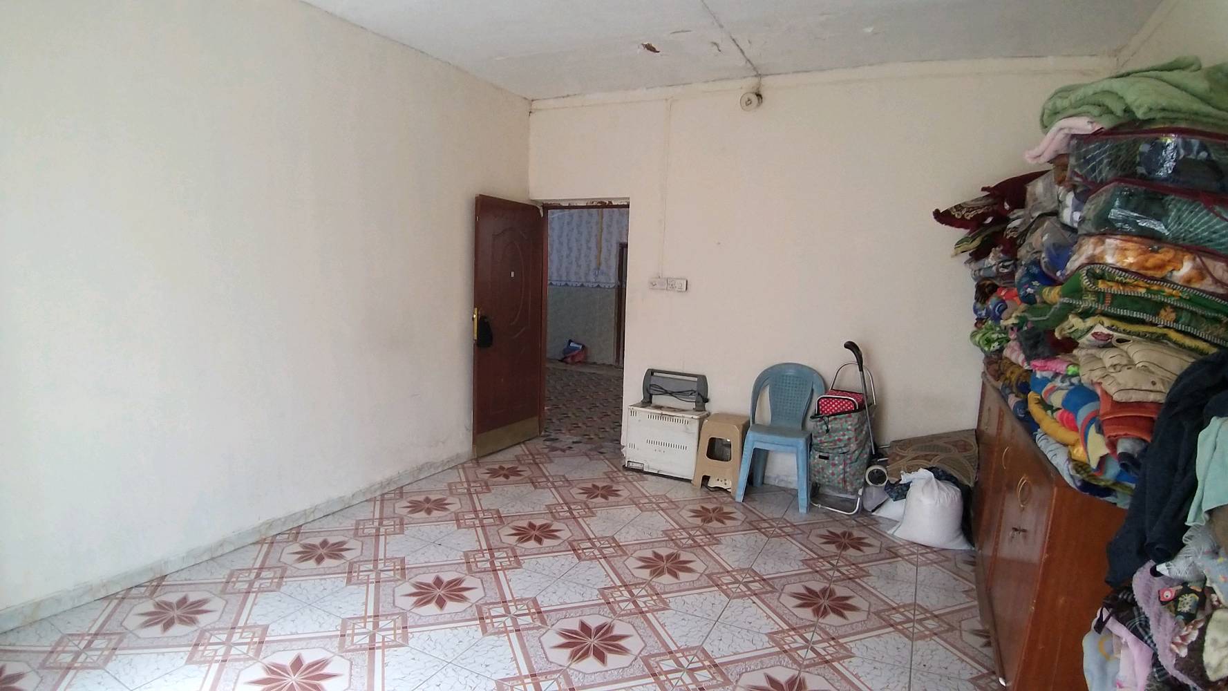 دار للبيع المساحة 200 متر المكان دور العمال قرب تارتان ليفربول للاستفسار الاتصال ***********