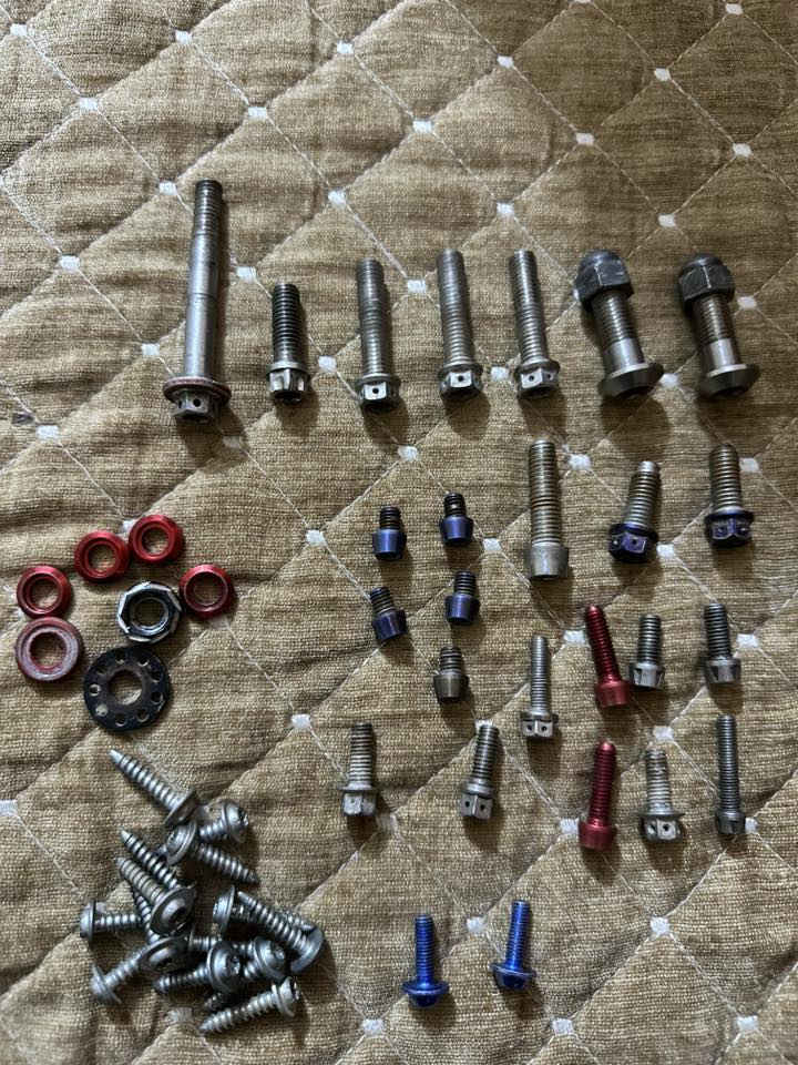 صفاكات سكنس كوسو وبراغي رياضي توصيل موجود اي استفسار خاص رقمي ***********
