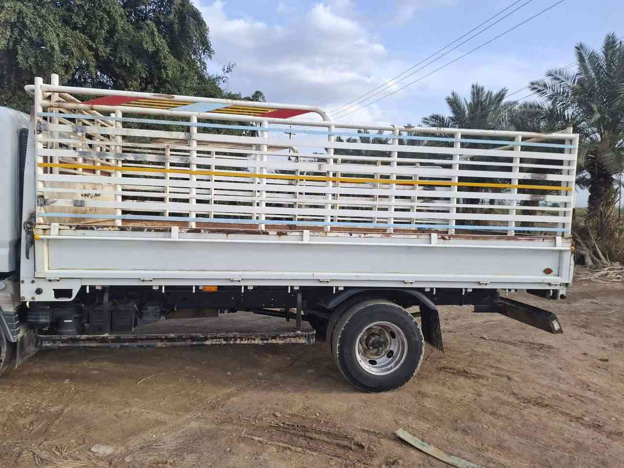 السلام عليكم 
كنتر ١٤ للبيع المكان العماره السياره مكفوله كفاله عامه لا صبغ ولاحادث ولاتبديل سونار موجود. السياره بلاديه للأخير رقم بصره تحول مباشر حمولتها بالسنويه ٢طن طخم تاير برجستون محجر جلال  مبدل مكينه طابوكه قبل شهر سعر السياره ١٨٠ ورقه للإستفسار الاتصال على الرقم التالي ***********واتساب 
***********
