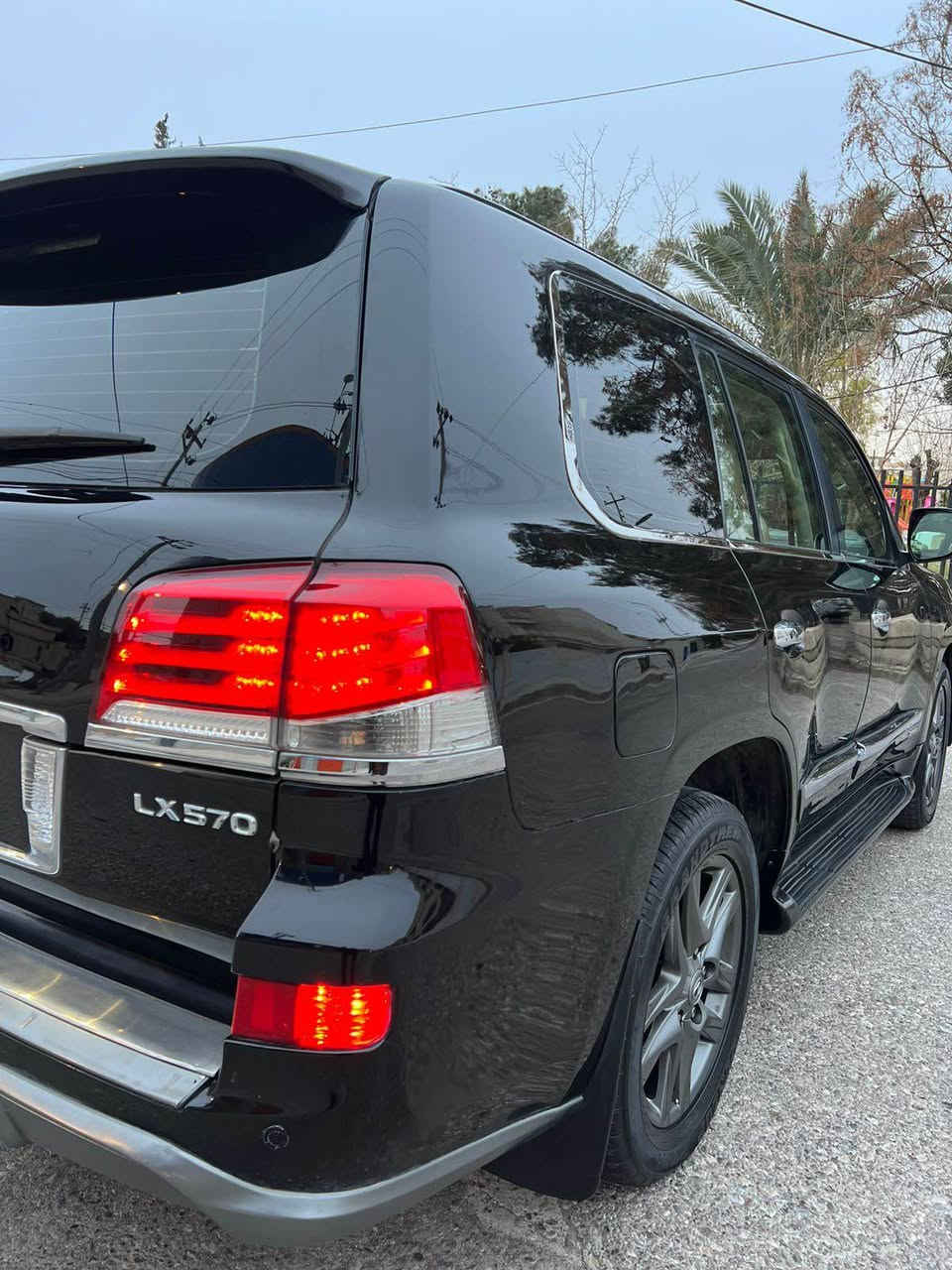 کــــــــوردی 

تەنها فرۆشتن ، گۆڕینەوە ناکا 
لیگزس Lexus . LX570 
سفری هەولێر دوو بەسمەی بیلادی ڵەگەڵە ، سێیەم دەستە لە شەریکەوە
مـــــۆدیل / 2010 شکل کامل کراوە بـــــــە 2015 

مواسفات : فوول ، جەگ بڵند و نەوی ئەبێ ، سندوق شەفتە ،دەبل جام و فۆتۆیە بیلادی ،  ۳ ڕیز کوشین ، کوشین سارد و گەرم و خەزن ، کوشینی ڕیزی سێیەمیش کارەبایی ، ۳ کامیرا بیلادی ، بەسمە و سلاید ، لایت لید ، زینۆن ، بەخاخ 

مەکینە V8.5.7  ڕۆیشتن ۲٦۰ هەزار کم حقیقی 
ڕەقەم  هەولێر سەنەوی ۲۰۲٦ مانگی ۱ 

نە عام نە حیزام ، خاوەنی بە عام دەیفرۆشێ ، سەقفی تەنها نیو چەوانی مەعجونە ، شاسی پێش و پشت بەشەرت ، 
کارەباییات و دەبلەکانی و گەرمی و ساردی و تەقە و ڕەقەی بەشەرتی فەحس . 
بەناو خۆمانە تحویل غەڕامە بەشەرت 

نـــــــرخ      $٢٧٨٠٠ 
بۆ پەیوەندی ***********

،،،،،،،،،،،،،،،،،،،،،،،،،،،،،،،،،،،،،،،،،،،،،،،،،،،،،،،،،

عربي : 
فقط بیع ماعندنا مراوسة 

لیکزس  Lexus Lx570 
مودیل / 2010 محدث كامل الی 2015 
سفر شركة اربیل ، بصمتین بیلادی ،  ٳید ثالث من الشركة 

مواصفات : فوول ، جك یصعد و ینزل ، صندوق شفت ، دبل جام فوتو بیلادي ، سبعة راكب ، كشن تبرید و تدفئة و خزن ، كشن كامل كهربائي  ، حتی كشنات خلفي كهربائي ،  ۳ كامیرا بیلادي ، بصمة و سلايد ، لایت لید و زینون بخاخ 

محرك : V8.5.7 ماشي ۲٦۰  آلف حقیقی 
رقم اربیل سنوية لغایة 2026 

مو عام مو حیزام ، نبیع بعام صبغ 
القمارة شوية بیها معجون من كدام 
شواصي آمامي و خلفي بشرط

كهربائیات ، صدر ، تبرید تدفئة بشرط الفحص 
سيارة باسمنا تحویل ثاني يوم 

سعر     $ ٢٧٨٠٠

للاتصال / *********** أربيل, العراق
