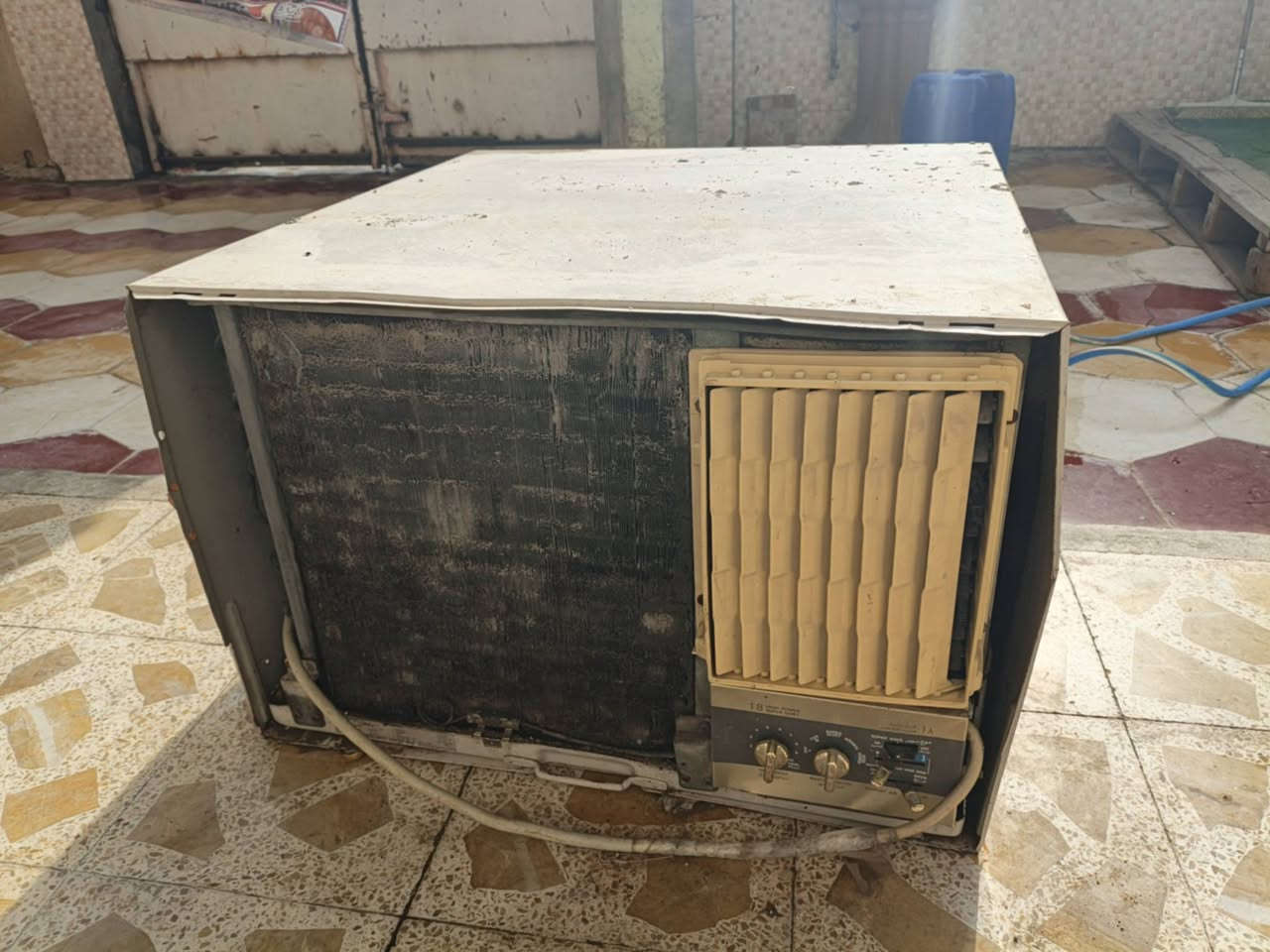 جنرال طن ونص قفله ١٥٠ شغال بس معوز غاز. سوق الشيوخ. وهاذ الرقم بيه وتساب ***********
