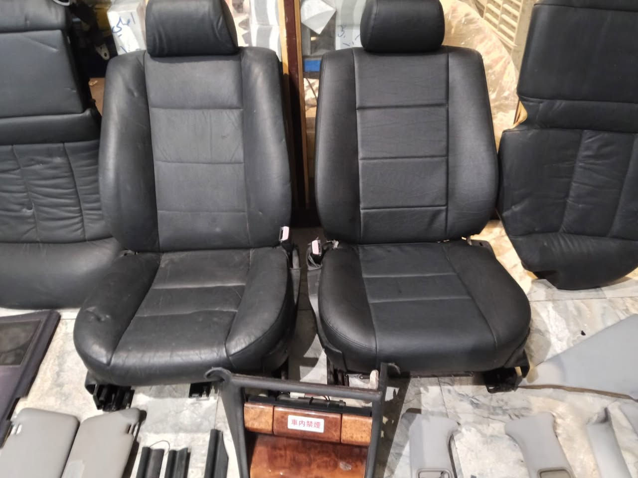 السلام عليكم 
غرفة 700 كاملة من الدشبول لدشبول باب قصير 
مع تنته وارضيه كشناات كهرباء 
العنوان الحله الحي الصناعي شارع العام شركة المركزي علي يوسف 
***********
