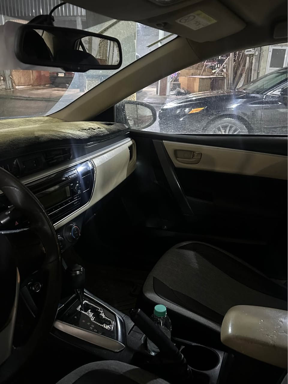 Toyota corola 2015 
مواسفات خليجي 
مكينه ١٨ 
١١٢ هه زار كم روشتووه 
٥ پارچه و نيو بوياغه 
بيشي نيه 
جه مپه كي پشتي هه يه 
كير و مكينه و تعويل و غرامه به شرت 
سعري ١١٥$ مجاليكي كه م 
*********** أربيل, العراق
