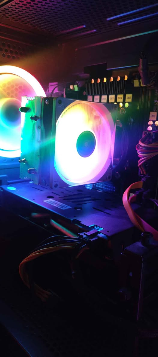 السلام عليكم

 حاسبتي الشخصية للبيع سبب البيع محتاج فلوس
حاسبة كاملة من كلشي بس تعال ولعب
للتنبيه الحاسبة جديدة ما صارلي شهرين من جمعتها

============================

الموصفات

معالج = Intel(R) Xeon(R) CPU E5-2680 v3 @ 2.50GHz

مذربورد = MACHINIST (X99 PR9)

كرت الشاشة = AMD Radeon RX 580 8GB

رامات = DDR4 32gb-2400hz 

بور سبلاي =  500واط

كيس Fantech HEXA XL CG82  اربع فانات

هارد 1 = ssd 512gb 

هارد 2 =HDD 500gb

بيها هارد m.2 4TB بس مو حقيقي المساحة الحقيقة 128gb

شاشة = HP 1080p 24انش
==========
كلشي جربت بهاي الحاسبة  جميع انوع العاب الموجود هسة  عندك هم برامج الشغل من الثقيل الى الخفيف 
عندك هواي العاب عندي فيديوهات مسجلة لو تريد تجي اتشوف ابيدك ماكو مشكلة  
الحاسبة  كلش حلوة لو ما محتاج ما ابيعها
====
السعر ٤٠٠.٠٠٠ الف 
====
شباب انا مطلوب فلوس ٤٠٠.٠٠٠ الف  اذة تكول اهواي هاي كاملة بس تعال ولعب شاشة وكلشي

موقعي = البصرة خور الزبير 

افظل تجي تاخذها بيدك احسن موجود توصيل بس افظل انت تجي تاخذها وعندك ضمان من عندي اسبوع كامل جرب كلشي بيها واذة شي مو صحيح انا بل خدمة

رقم التواصل 
*********** الزبير, البصرة
