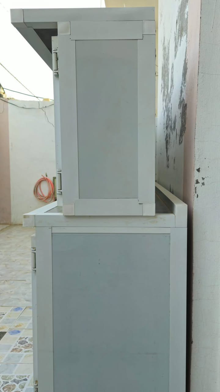 كونترات المنيوم.
الكبير 3 متر 
الصغير متر ونص 
مع. ملحقاتهن 
الجبير 300 
الصغير 100 

***********
